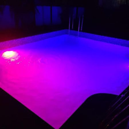 The Perfect Stays- Lal Mahal Villa With Disco Pool Lonavla Exterior foto